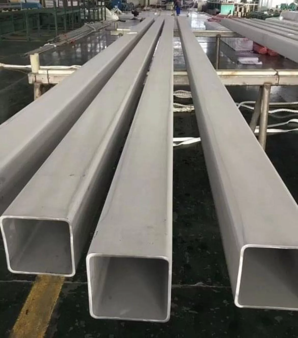 Stainless steel square tubes for structural and engineering applications